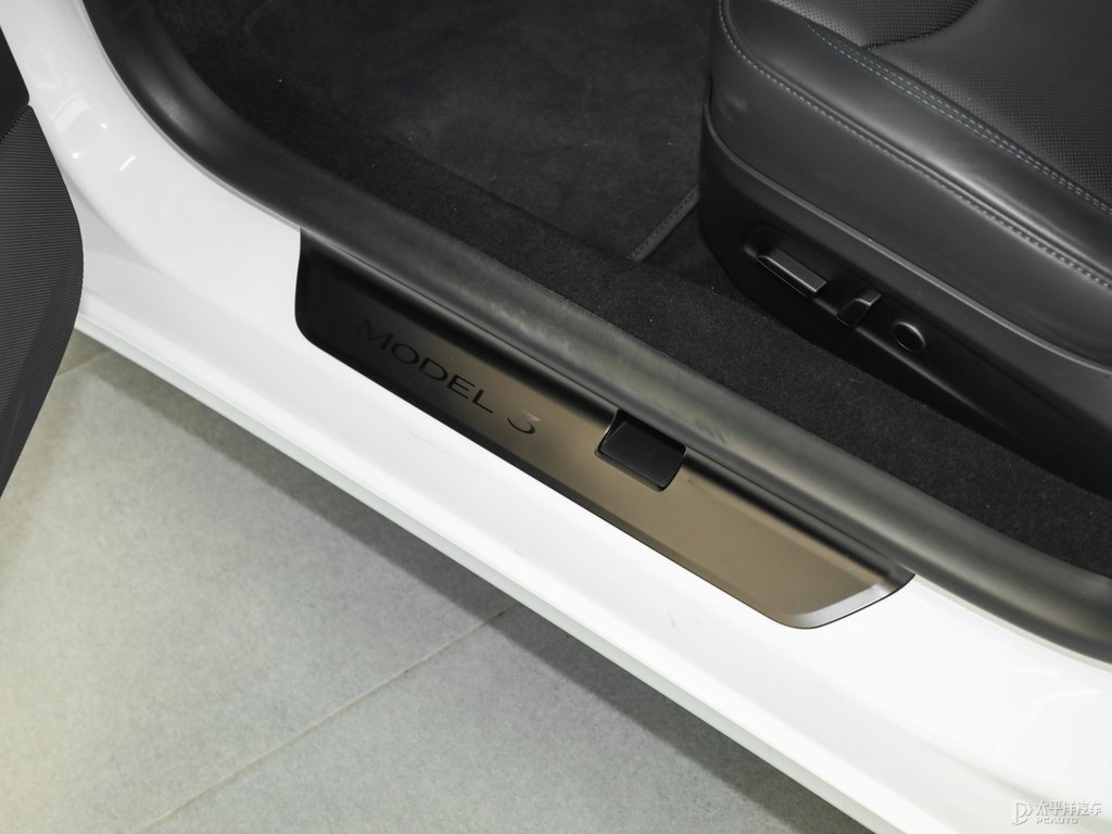 珍珠白Model 3車廂內(nèi)飾圖片