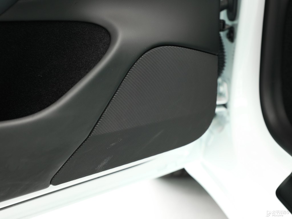 珍珠白Model 3車廂內(nèi)飾圖片