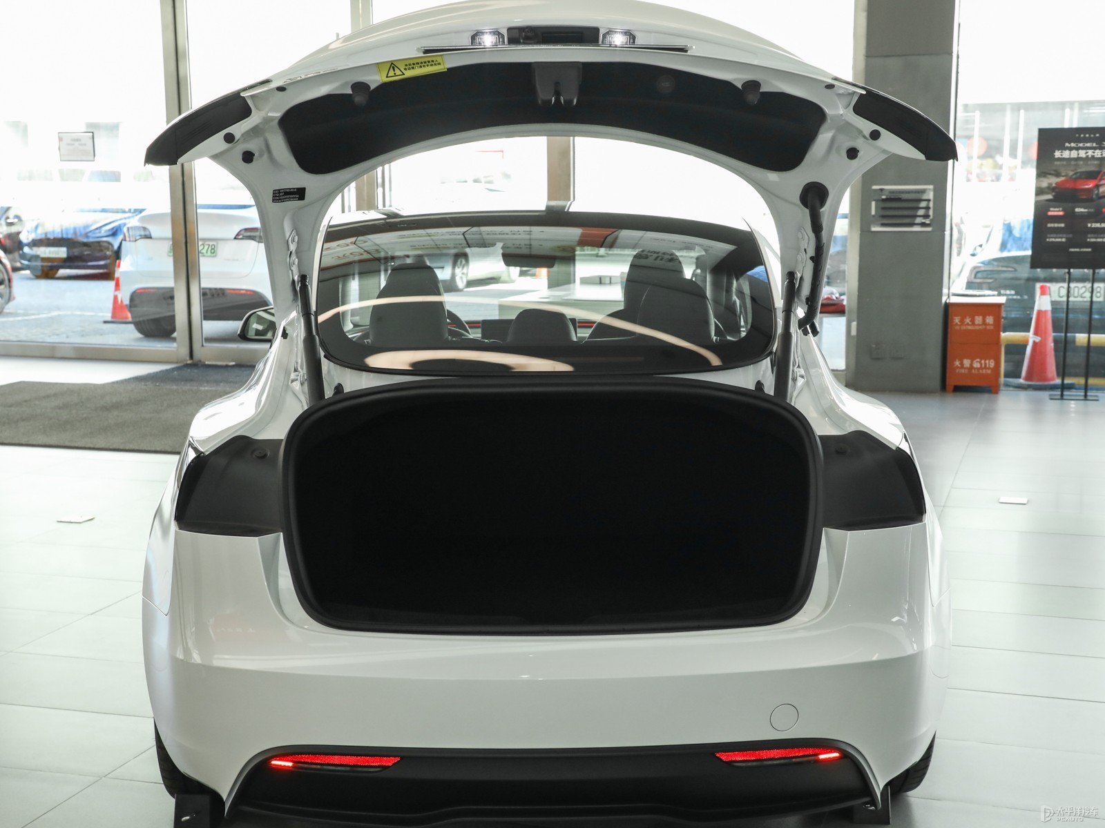 Model 3空間高清大圖