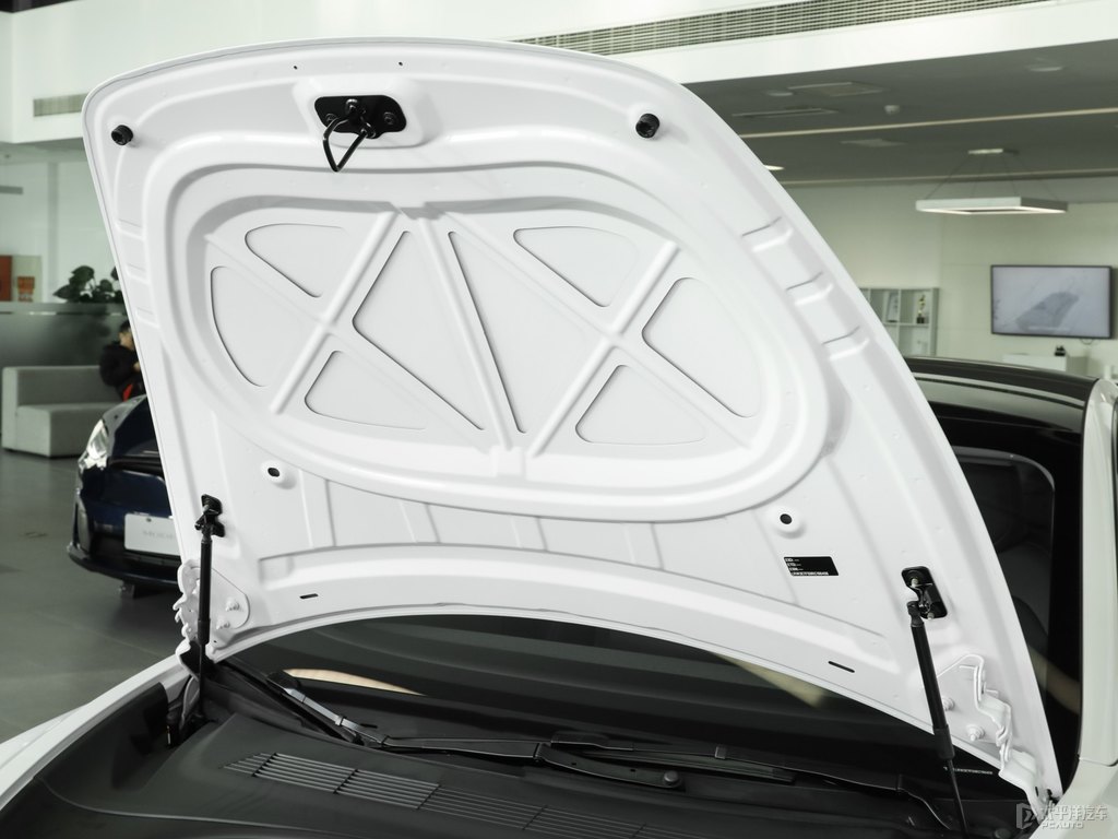 珍珠白Model 3發(fā)動機其它細節(jié)圖片