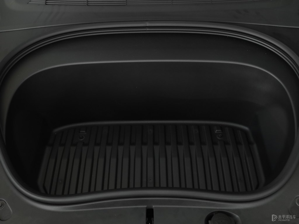 珍珠白Model 3發(fā)動(dòng)機(jī)其它細(xì)節(jié)圖片
