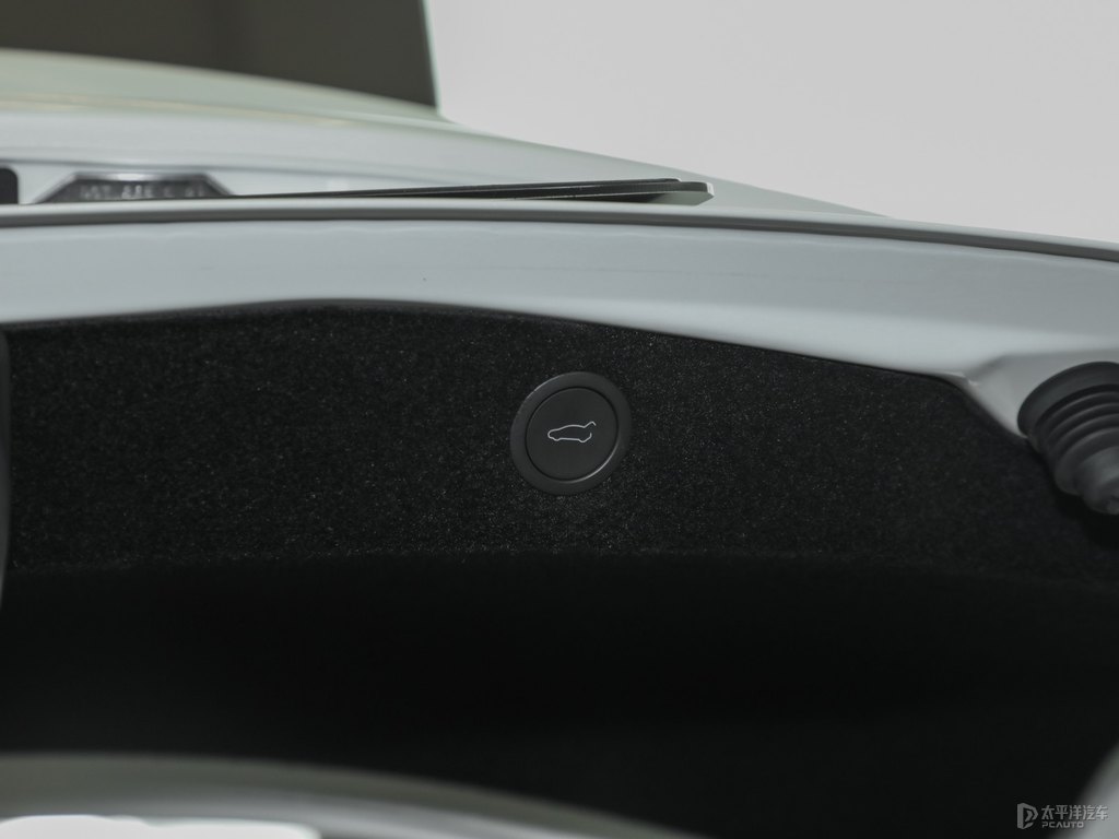 珍珠白Model 3后備廂空間圖片