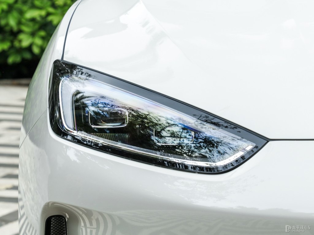 零度白問(wèn)界M5車(chē)頭外觀圖片