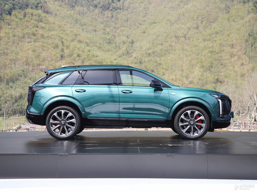 墨脫綠凱迪拉克XT5整車(chē)外觀外觀圖片