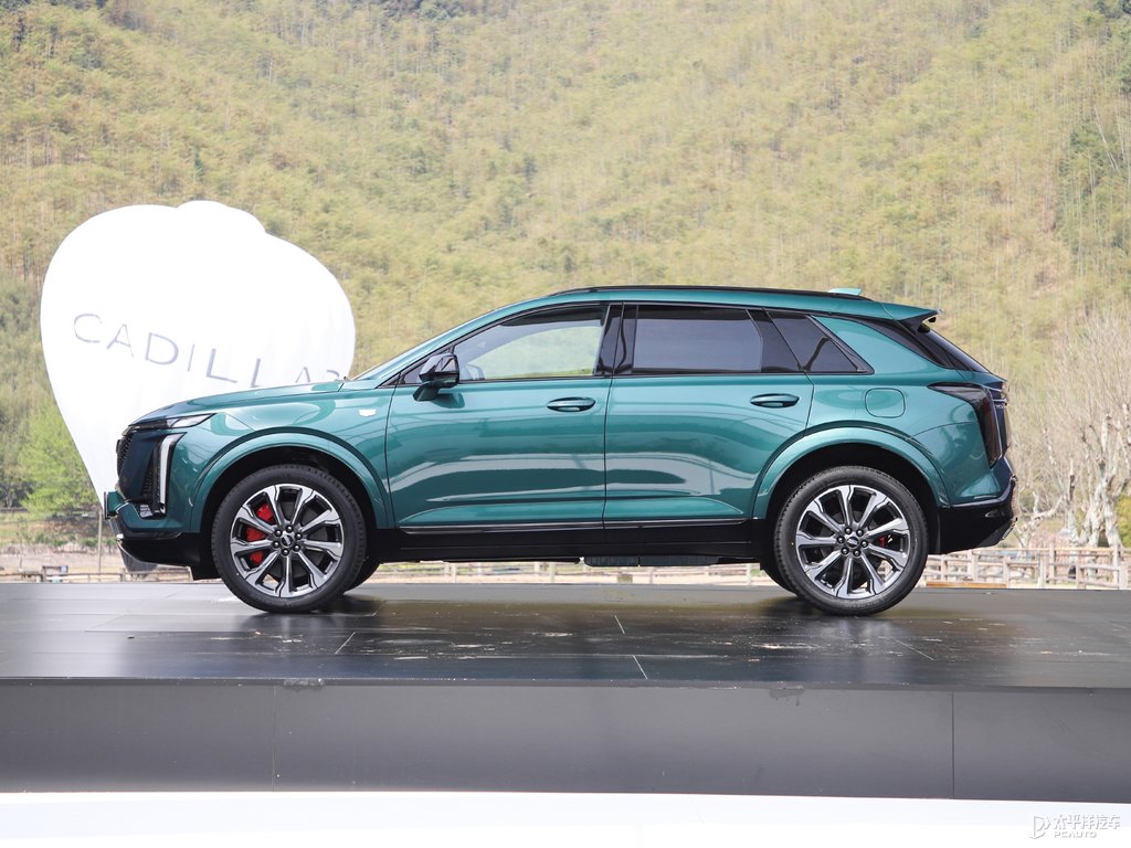 墨脫綠凱迪拉克XT5整車外觀外觀圖片