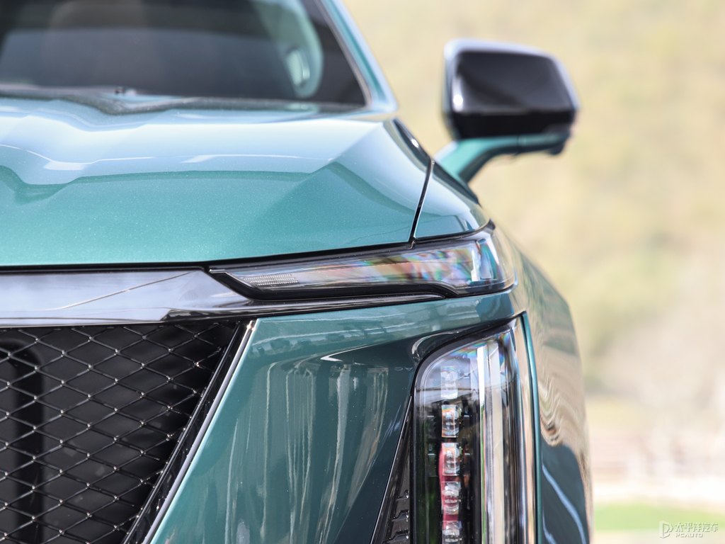 墨脫綠凱迪拉克XT5車頭外觀圖片