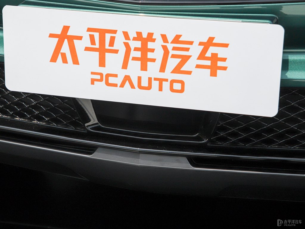 墨脫綠凱迪拉克XT5車頭外觀圖片
