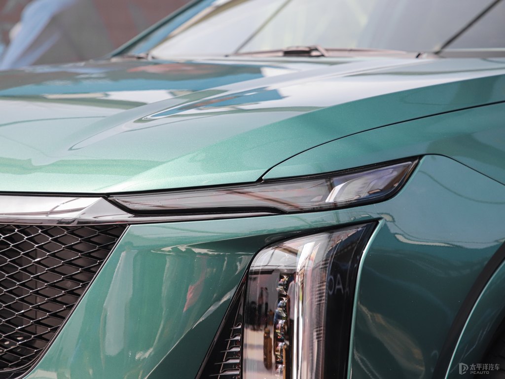 墨脫綠凱迪拉克XT5車頭外觀圖片