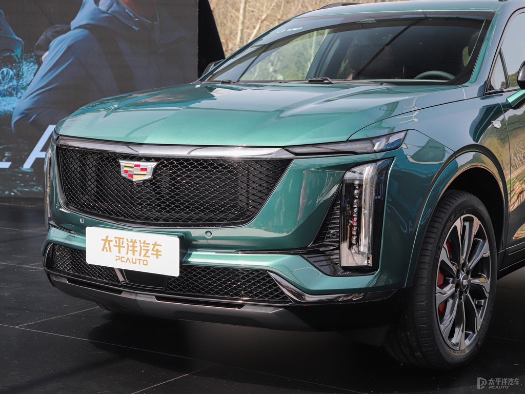 墨脫綠凱迪拉克XT5車頭外觀圖片