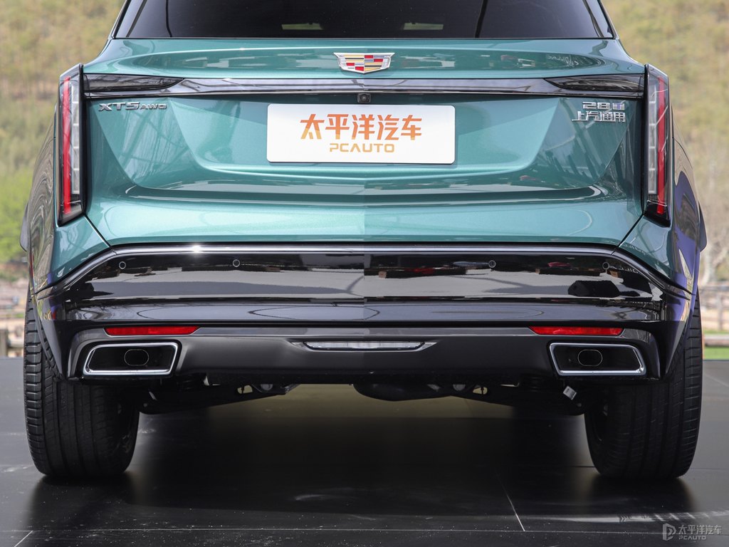 墨脫綠凱迪拉克XT5車尾外觀圖片