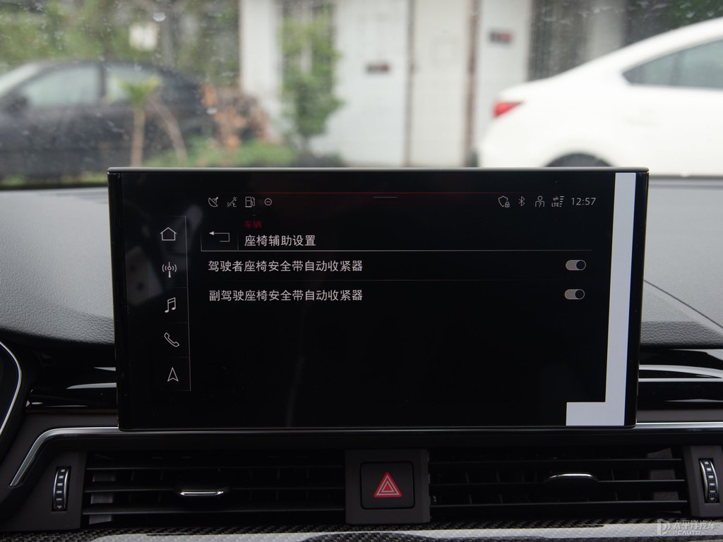 天云灰奧迪A4L中控內(nèi)飾圖片