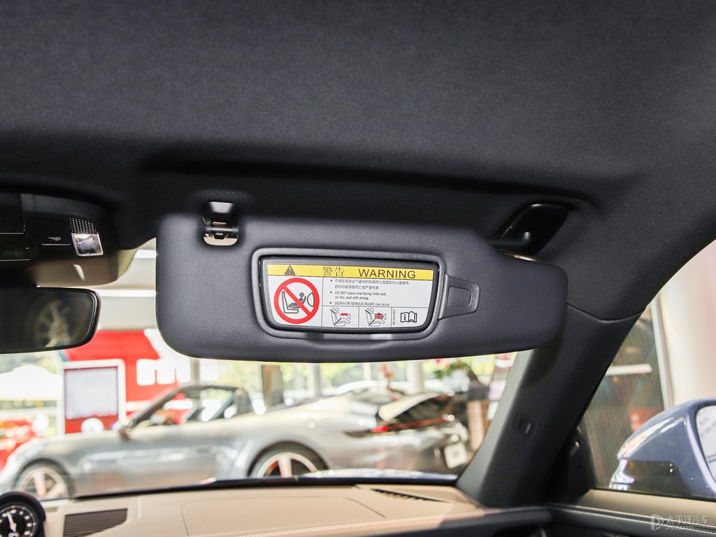 盧加諾藍保時捷911車廂內(nèi)飾圖片