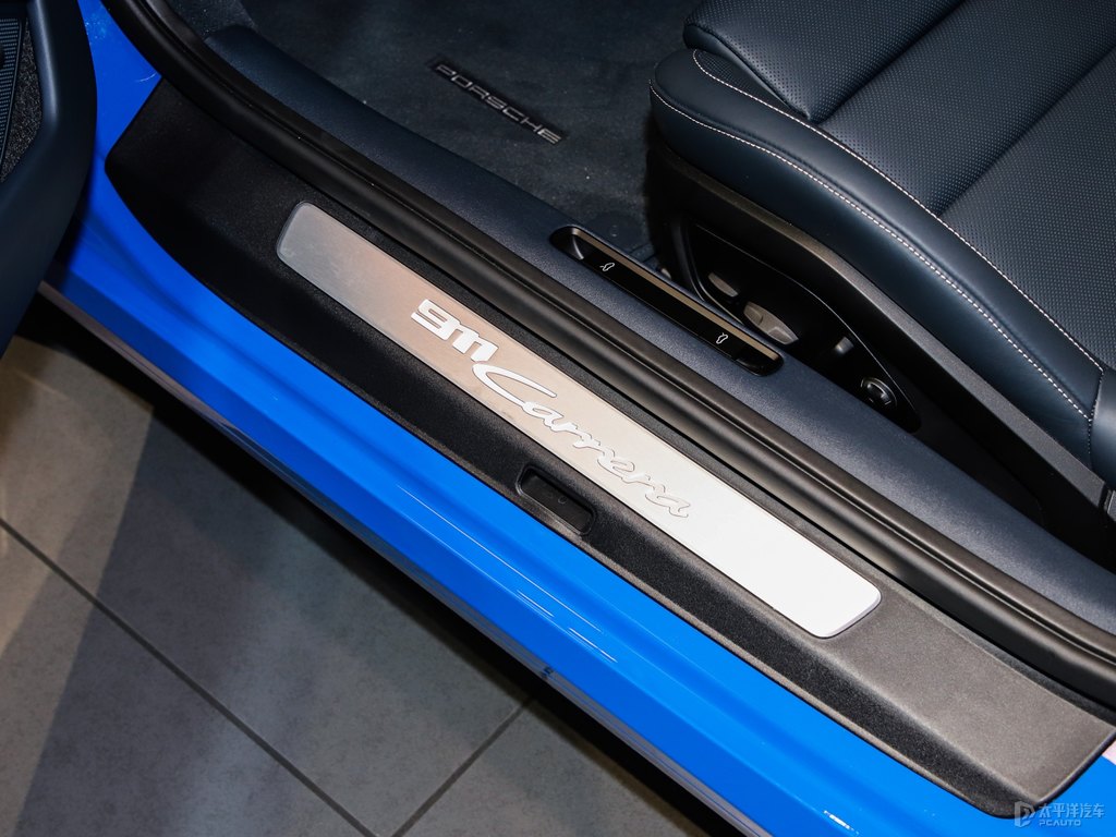 盧加諾藍保時捷911車廂內(nèi)飾圖片