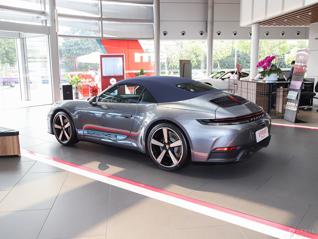 銀釩灰保時(shí)捷911整車(chē)外觀外觀圖片