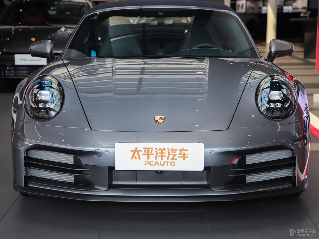 銀釩灰保時捷911車頭外觀圖片