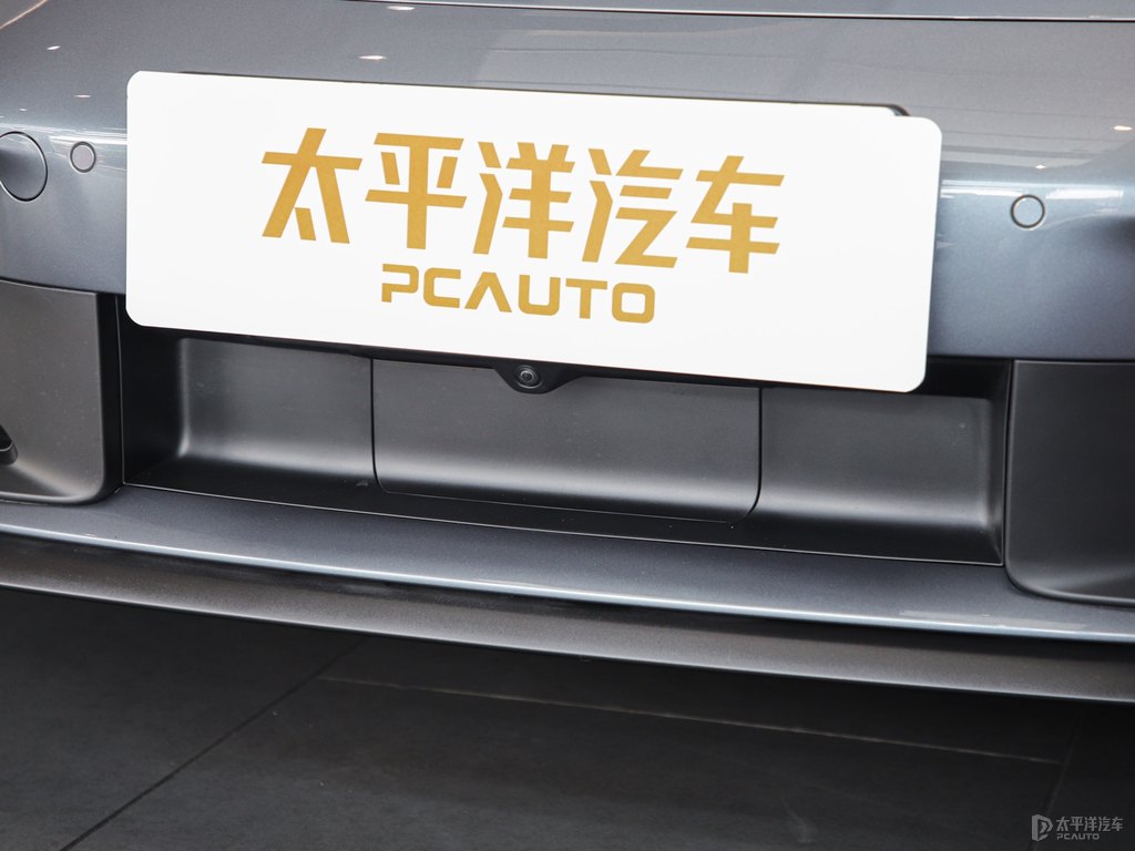 銀釩灰保時(shí)捷911車頭外觀圖片