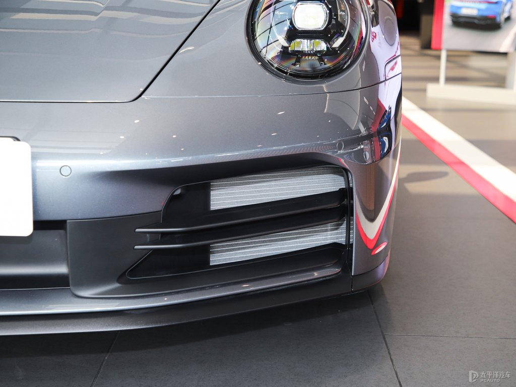 銀釩灰保時捷911車頭外觀圖片