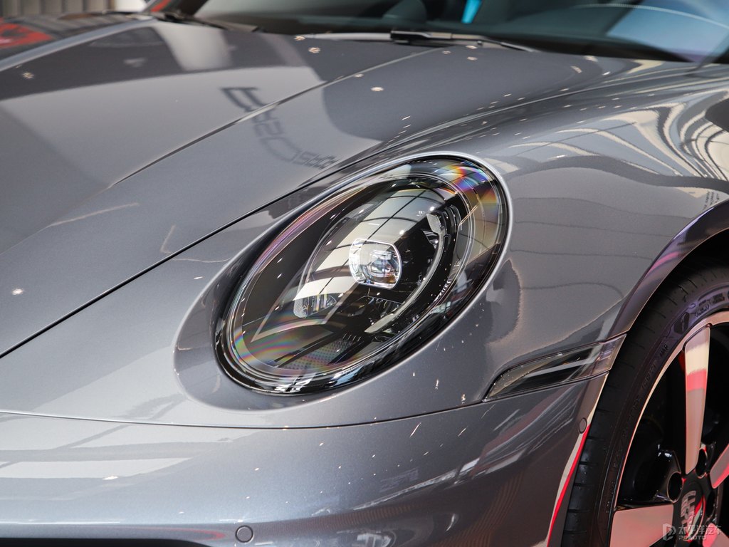 銀釩灰保時(shí)捷911車頭外觀圖片