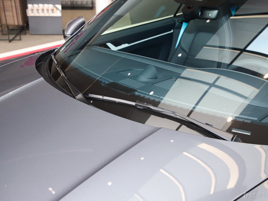 銀釩灰保時(shí)捷911車身外觀圖片