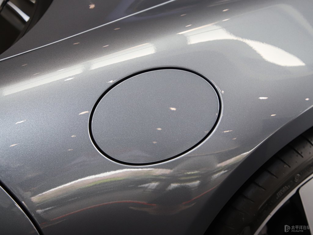 銀釩灰保時捷911車身外觀圖片