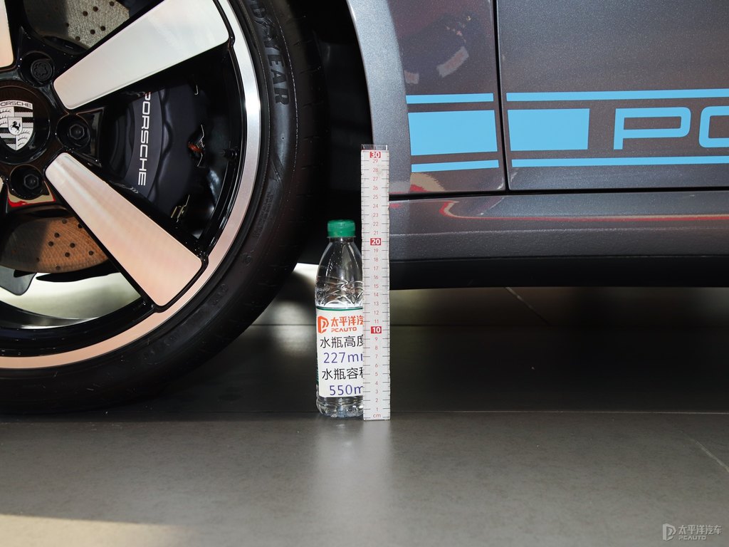 銀釩灰保時捷911車身外觀圖片