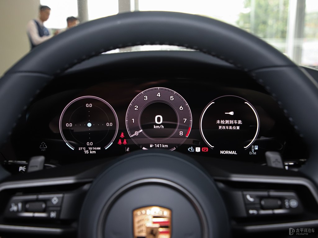 銀釩灰保時(shí)捷911中控內(nèi)飾圖片