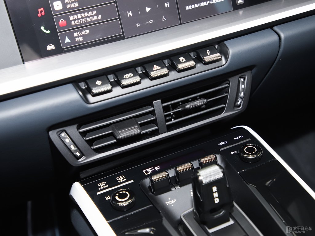 銀釩灰保時(shí)捷911中控內(nèi)飾圖片