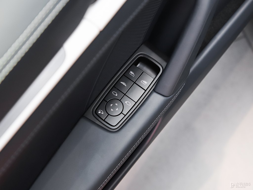 銀釩灰保時捷911車廂內飾圖片