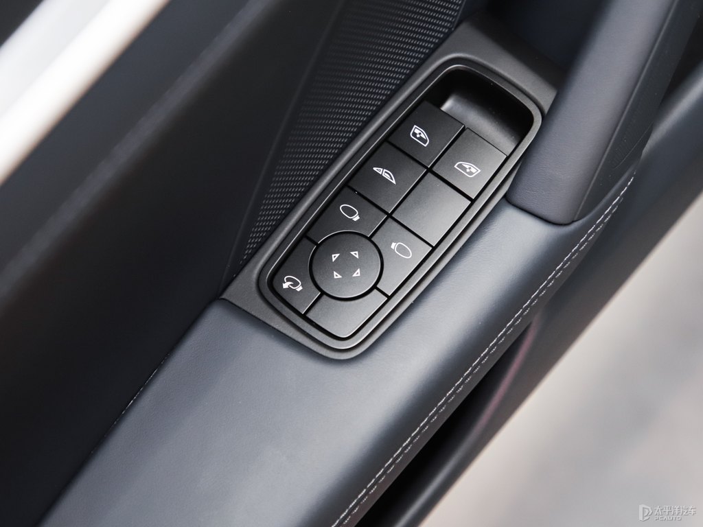 銀釩灰保時(shí)捷911車廂內(nèi)飾圖片