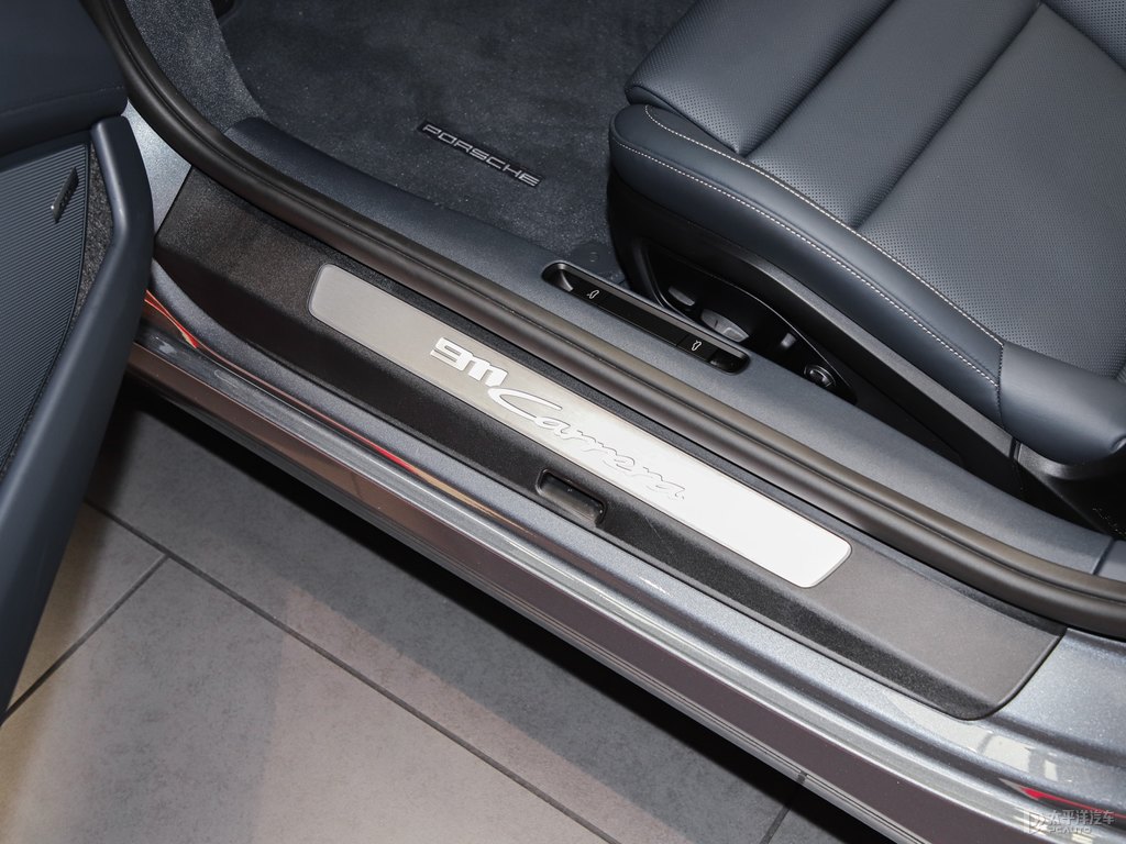 銀釩灰保時(shí)捷911車廂內(nèi)飾圖片