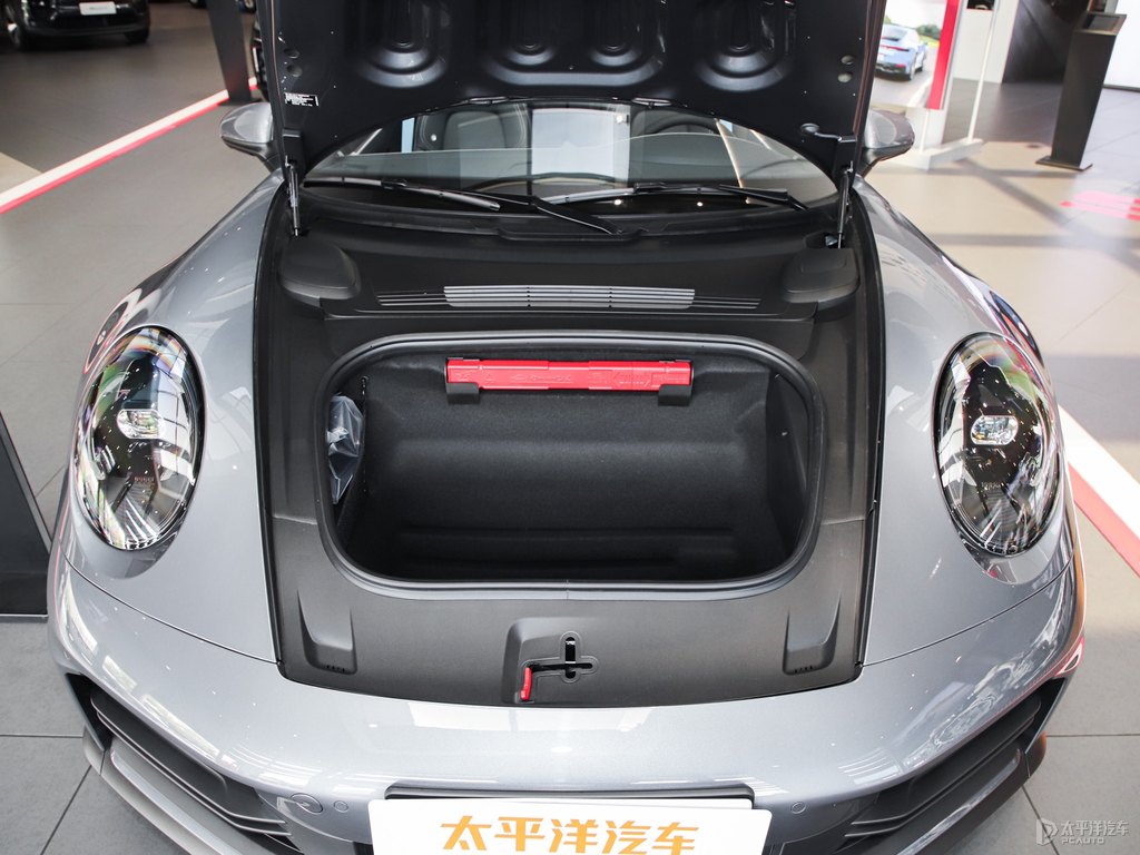 銀釩灰保時捷911后備廂空間圖片