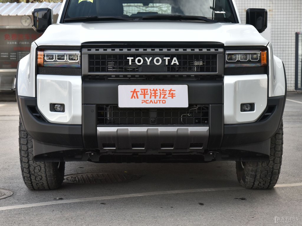 鉑金白普拉多車頭外觀圖片