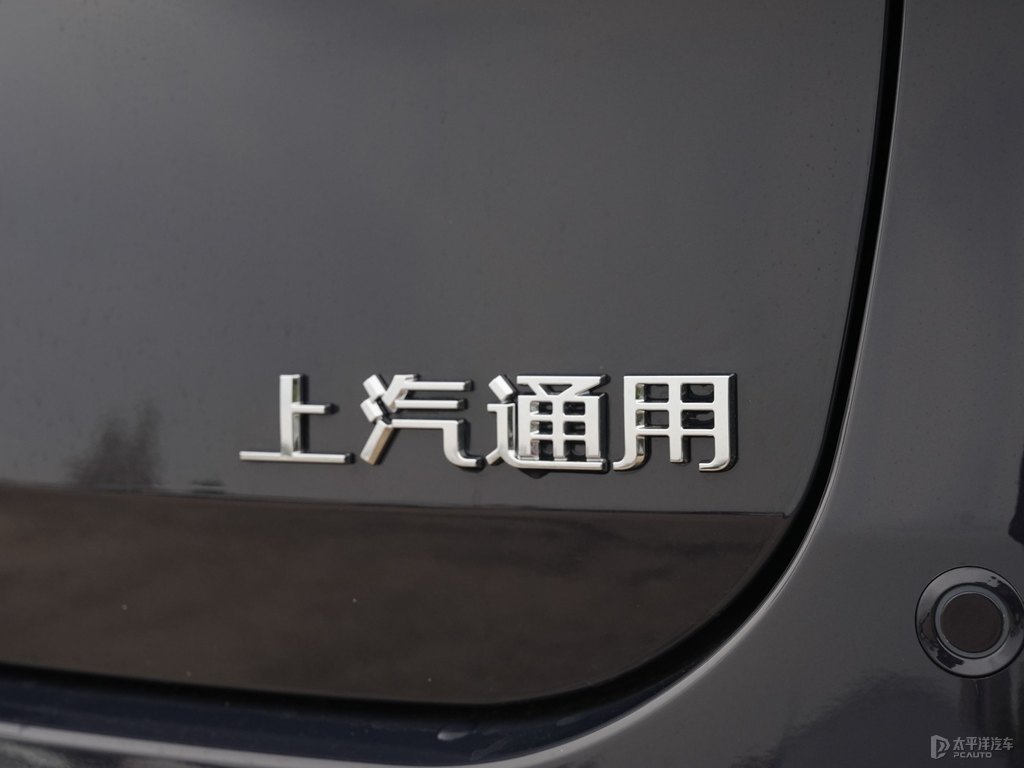 晶鉆紫別克GL8車尾外觀圖片