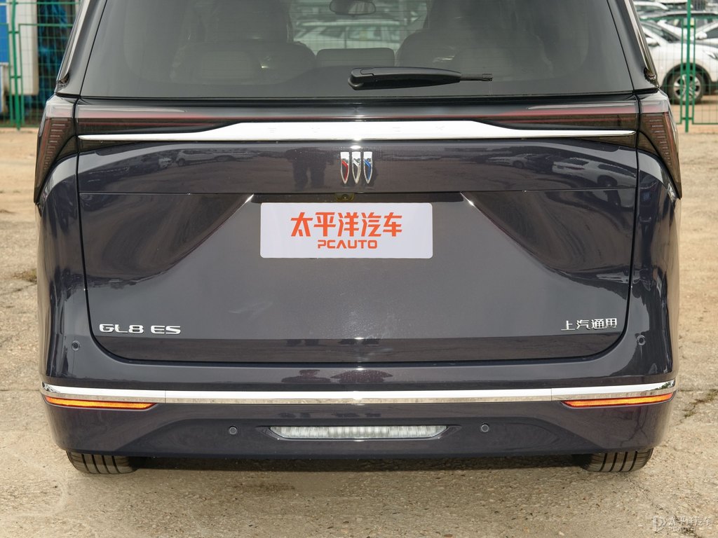 晶鉆紫別克GL8車尾外觀圖片