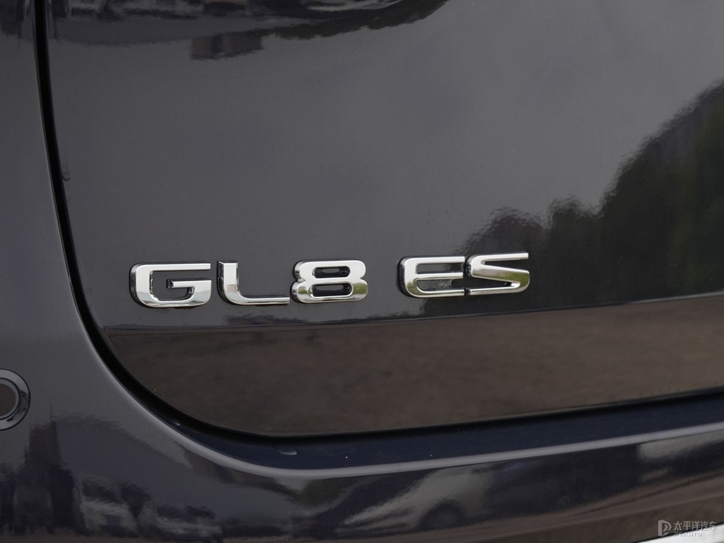 晶鉆紫別克GL8車尾外觀圖片