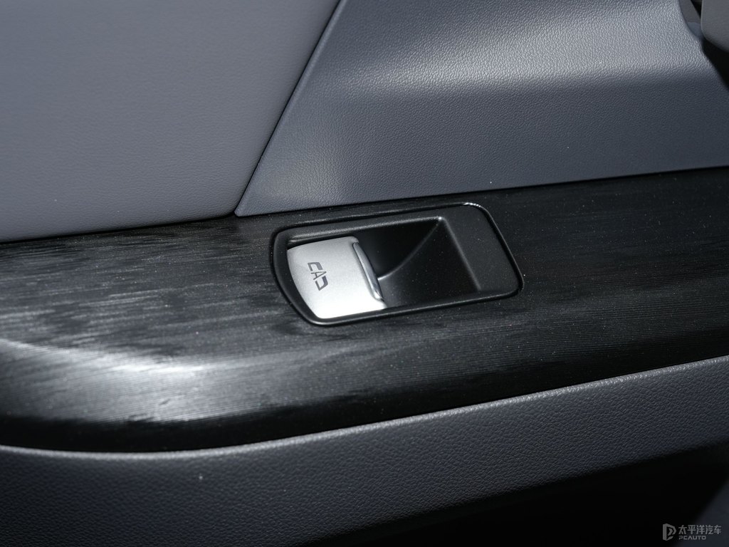 晶鉆紫別克GL8車廂內(nèi)飾圖片