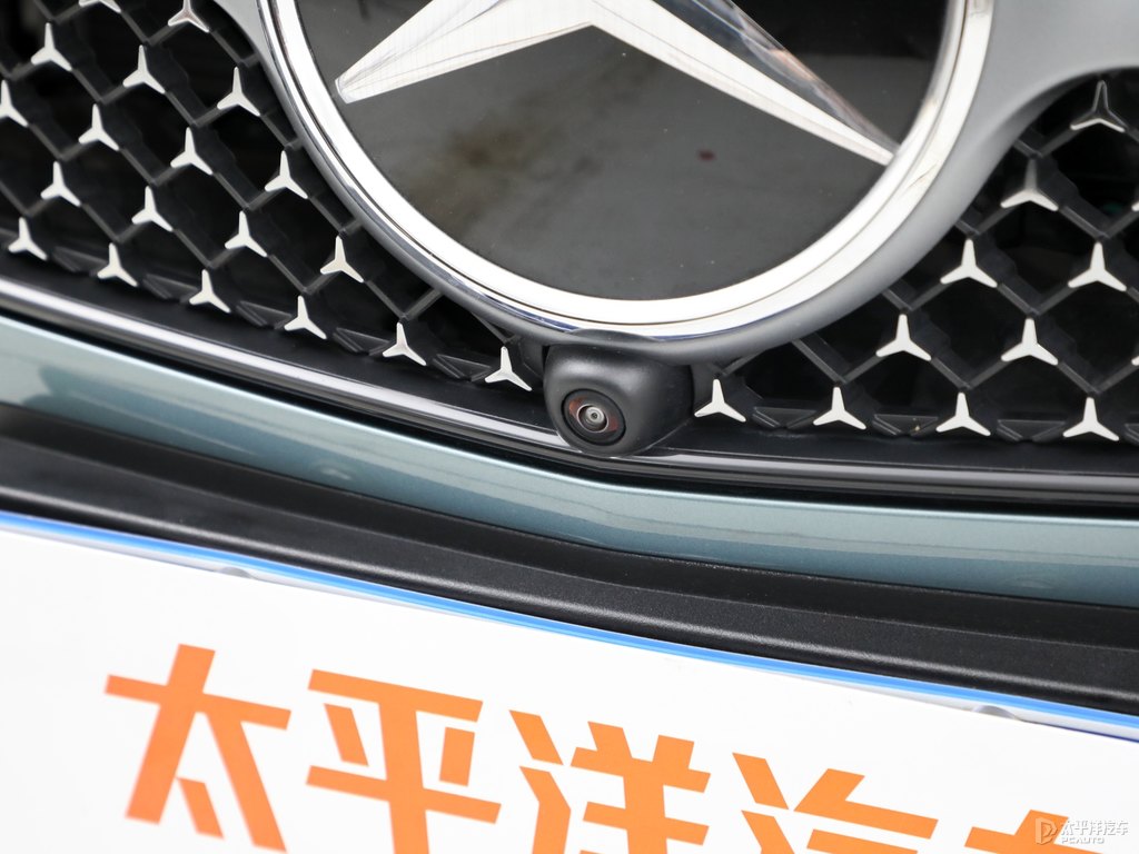 綠礫石銀奔馳GLC車頭外觀圖片