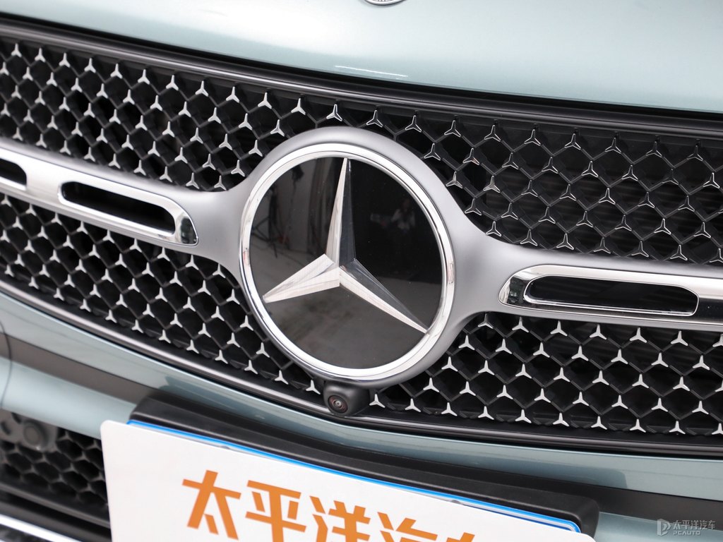 綠礫石銀奔馳GLC車頭外觀圖片