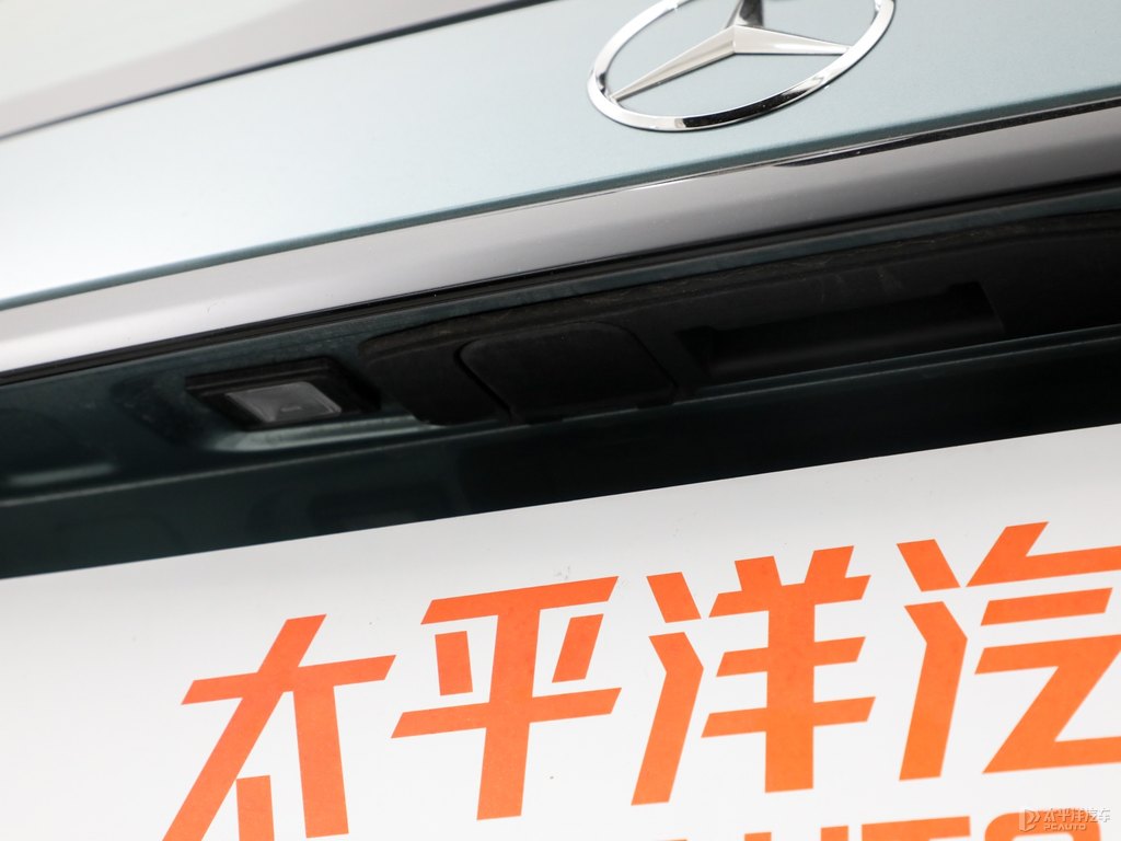 綠礫石銀奔馳GLC車(chē)尾外觀圖片