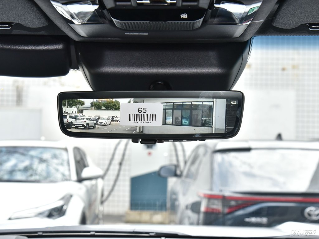 鉑金白普拉多車廂內(nèi)飾圖片
