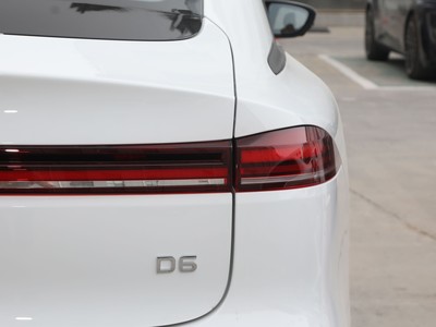 榮威D6 車尾設計