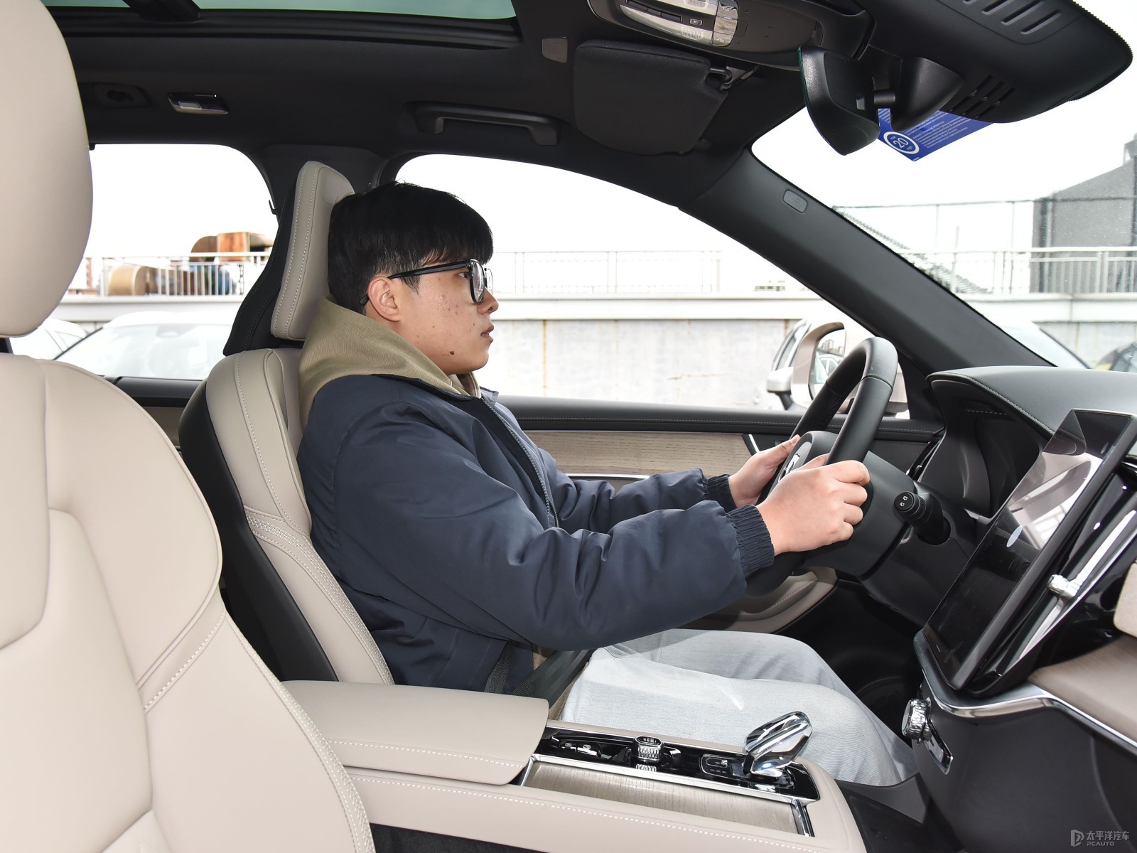 沃爾沃XC90空間高清大圖