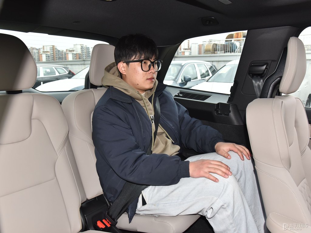星耀沙沃爾沃XC90駕乘空間空間圖片