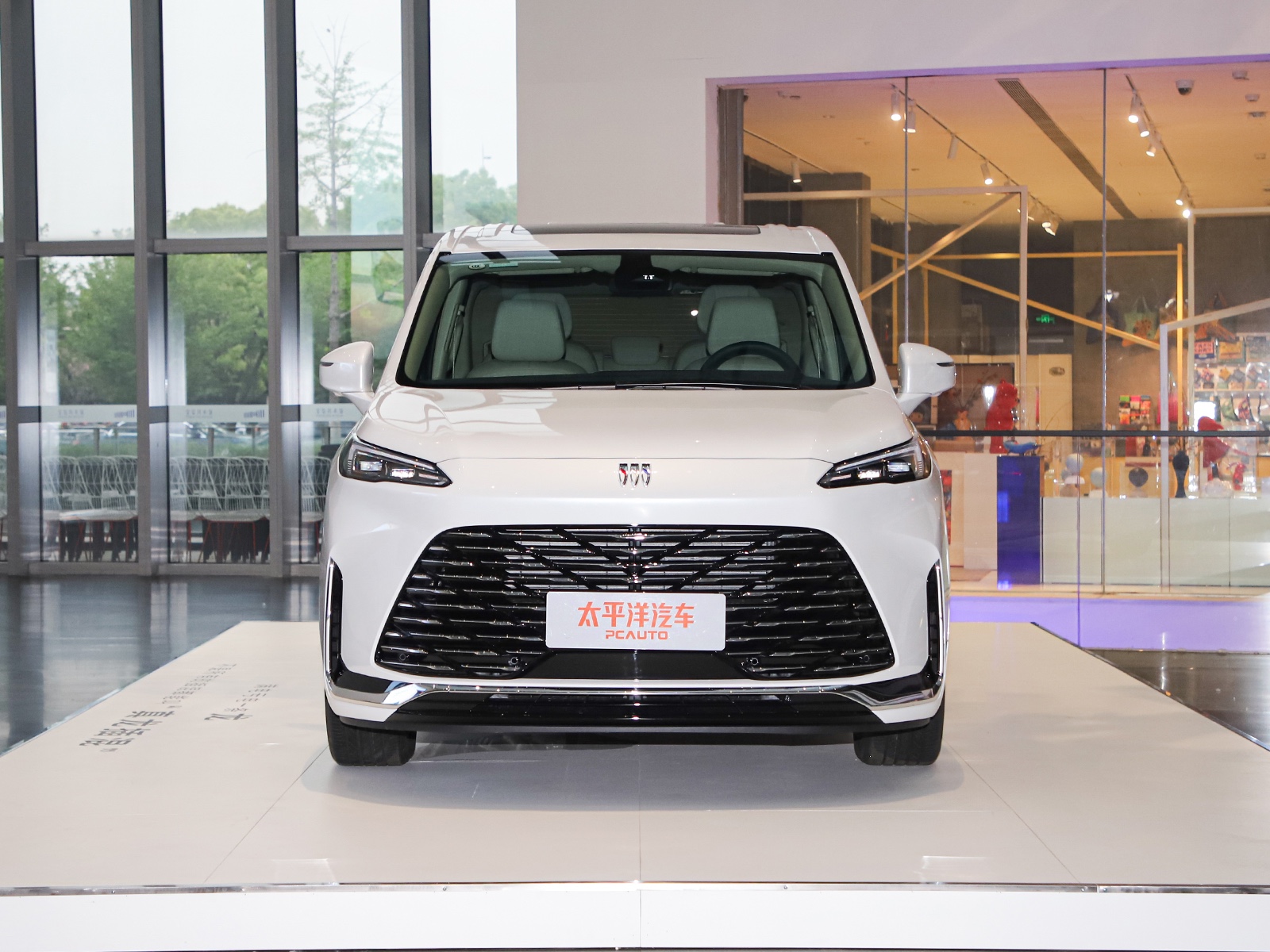 別克GL8新能源車展高清大圖