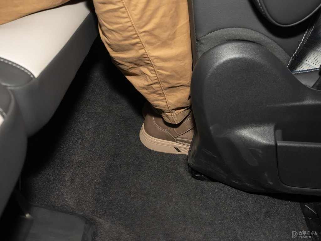DƬ