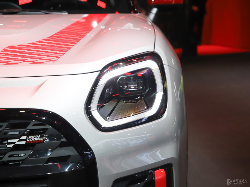 MINI JCW COUNTRYMANDƬ