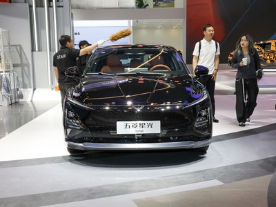 五菱星光和秦plus相比較誰的性價比更高呢？