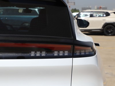 東風風神L7新能源 車尾設計