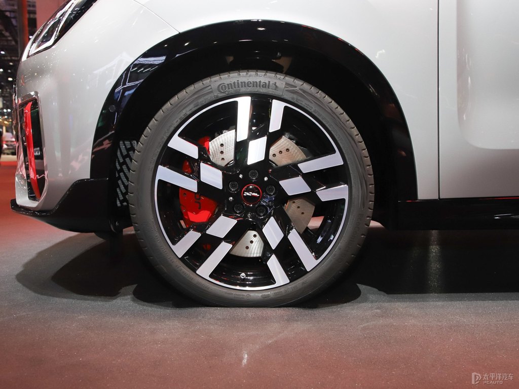yMINI JCW COUNTRYMAN܇^DƬ