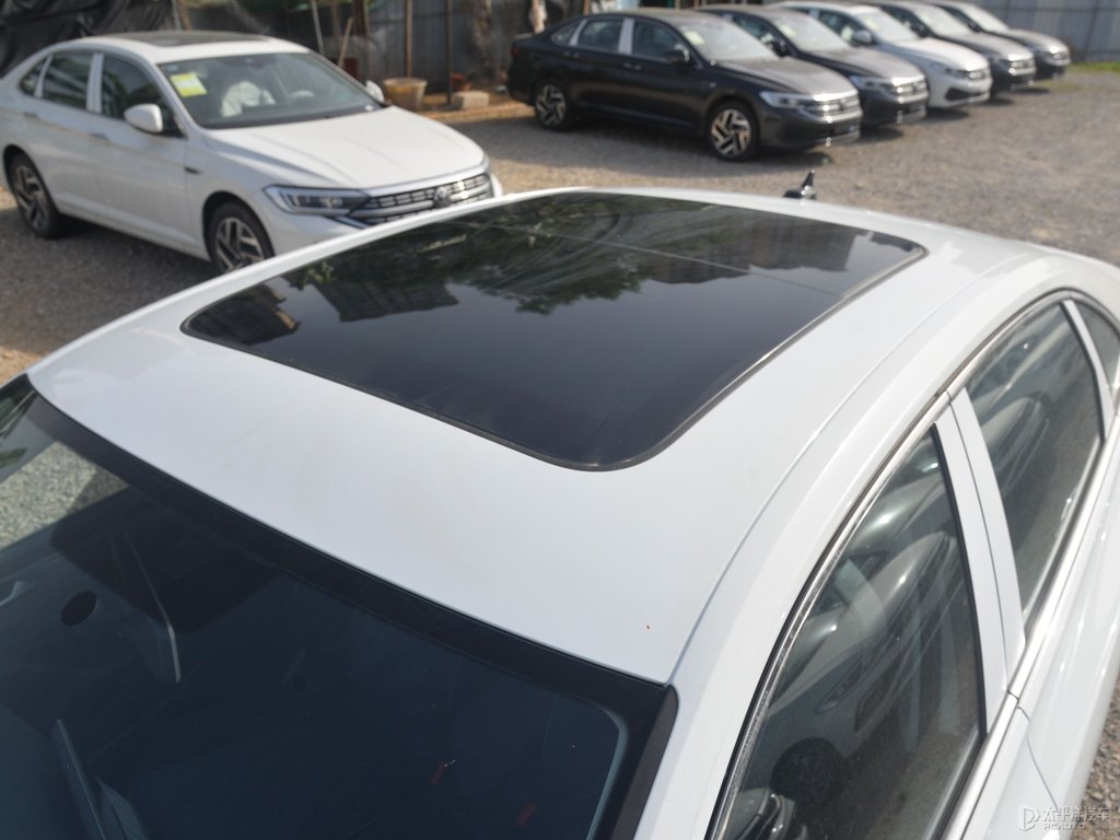 速騰車身外觀圖片